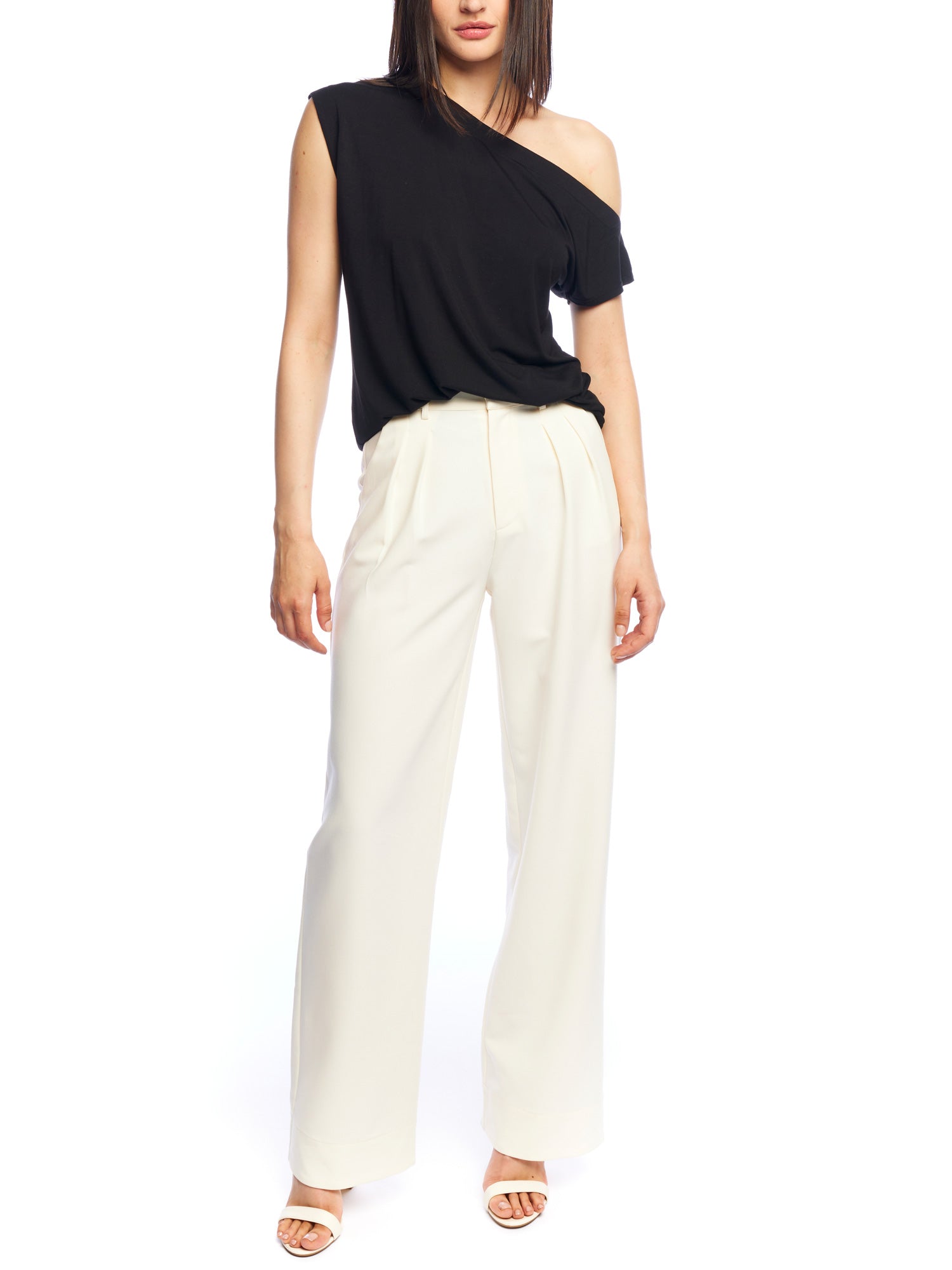 off-the-shoulder tee with short sleeves in black