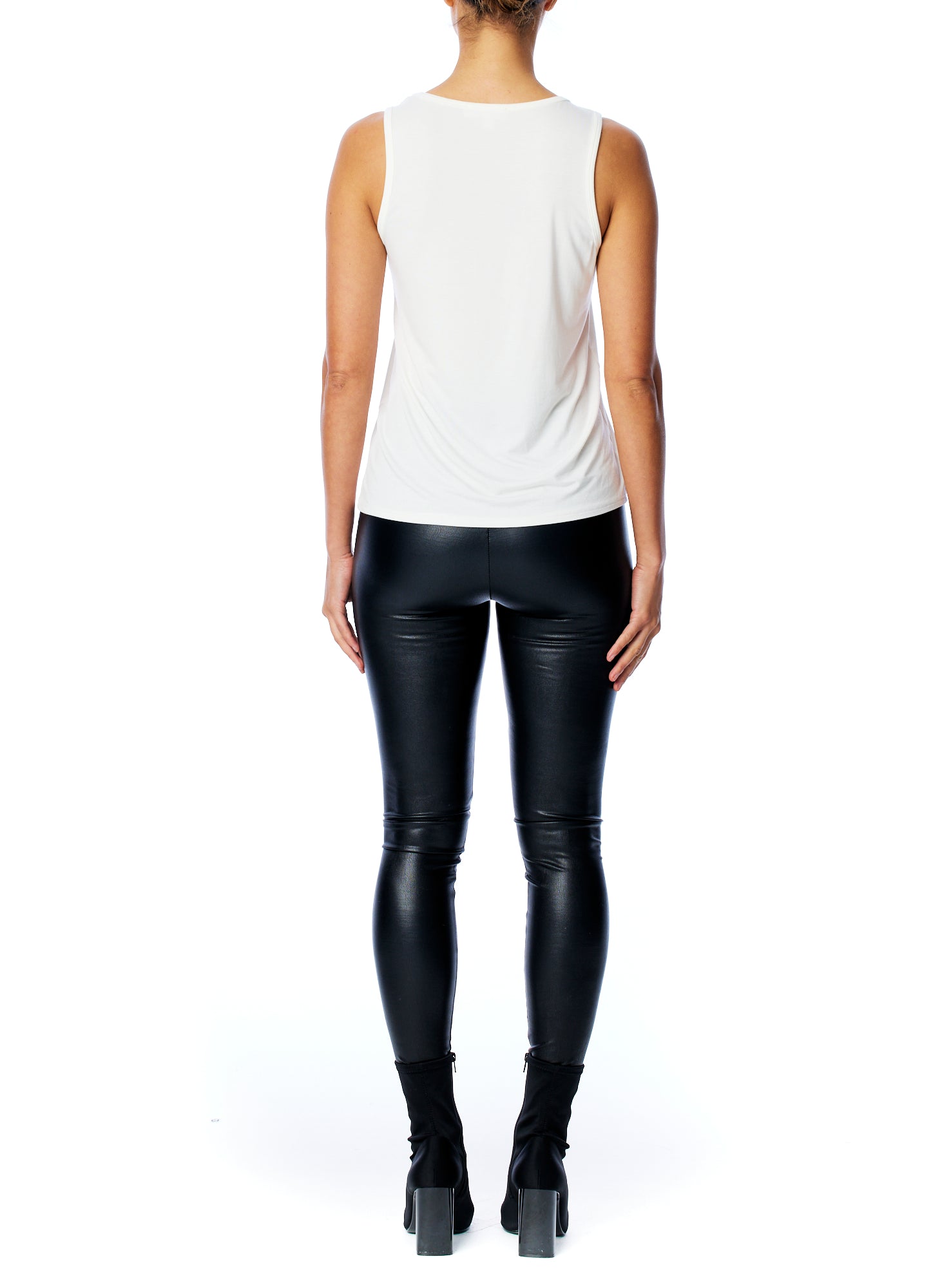 Classic scoop neck tank top in white
