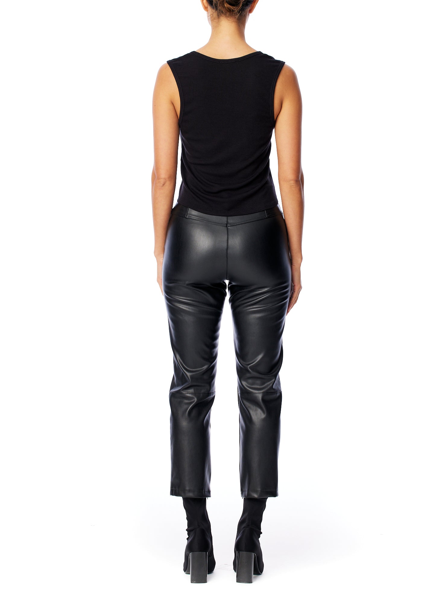 Classic sleeveless v-neck, ribbed tank top in black