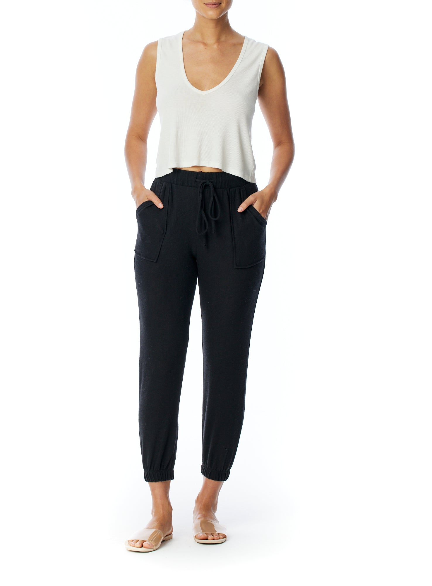 relaxed pocket pant with drawstring, elasticized waist and cuffs in black