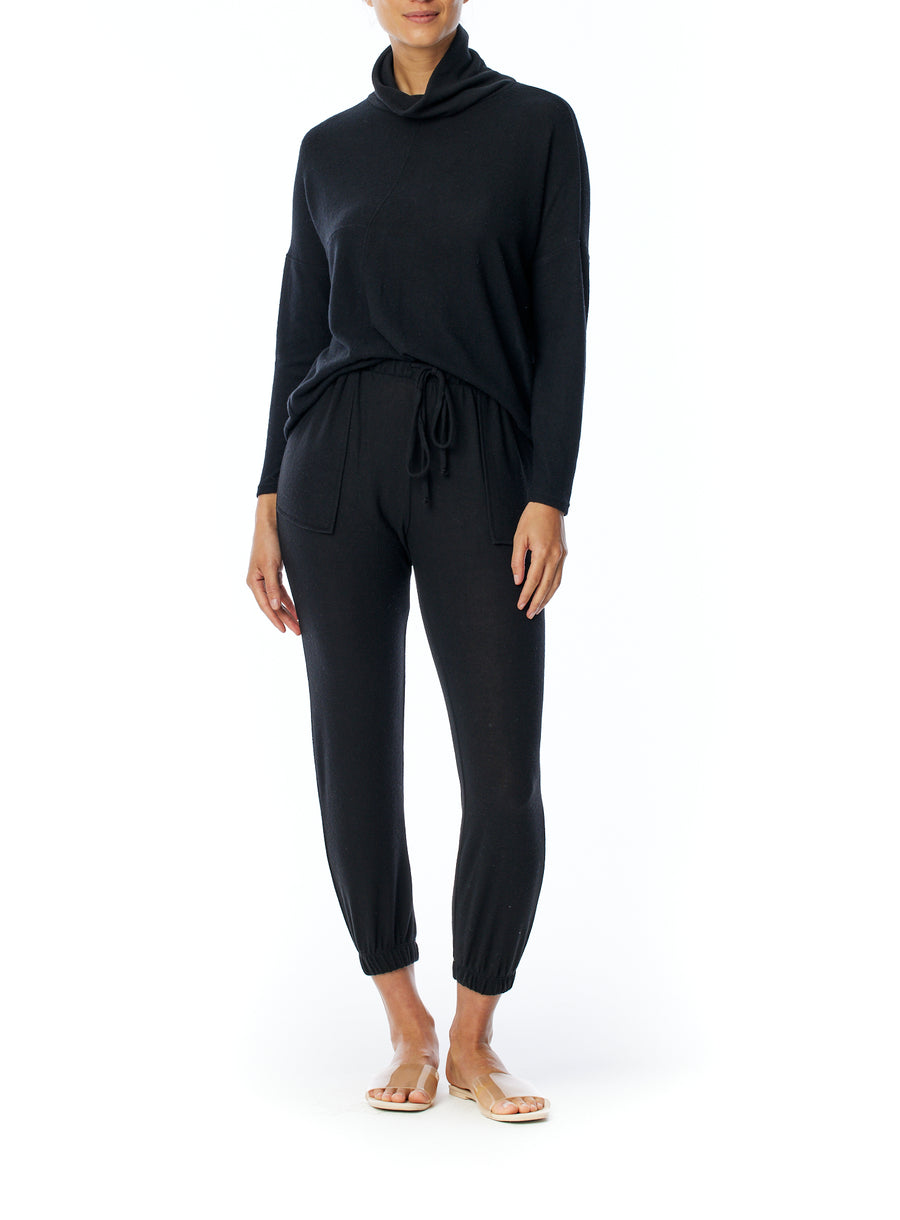 relaxed pocket pant with drawstring, elasticized waist and cuffs in black