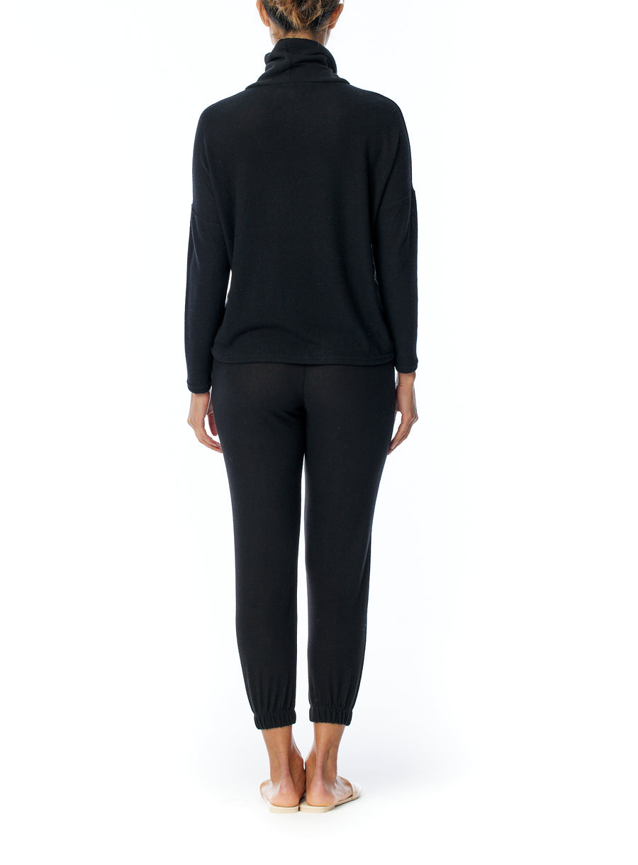 relaxed pocket pant with drawstring, elasticized waist and cuffs in black