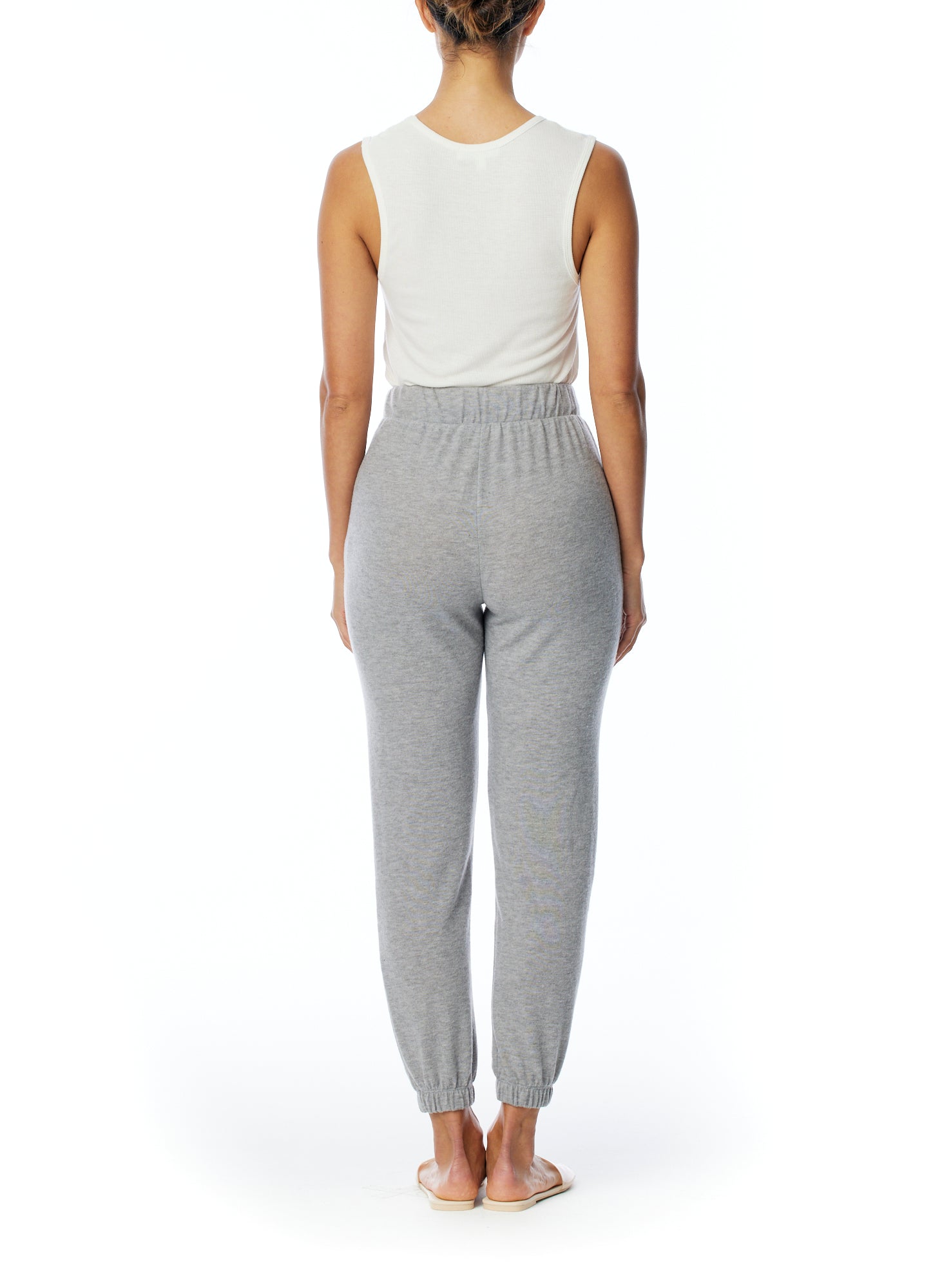 relaxed pocket pant with drawstring, elasticized waist and cuffs in heather grey