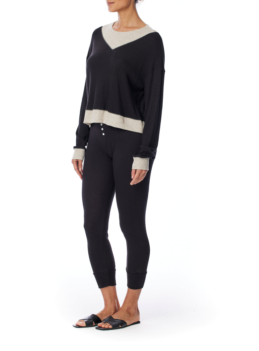 Cozy thermal pant with elasticized waist and cuffs and 3 button front in black