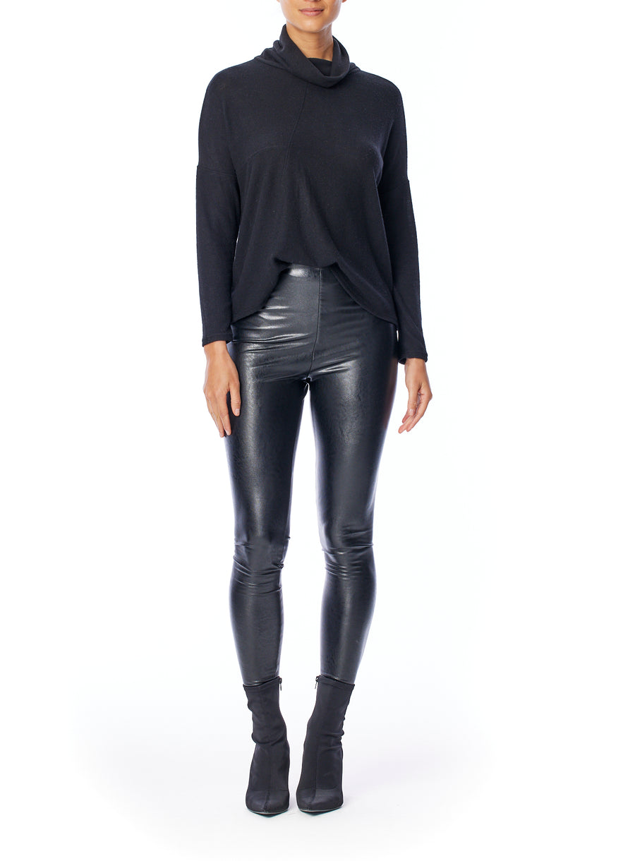turtleneck sweater with long sleeves, relaxed fit, cross seam detailing and drop shoulder in black