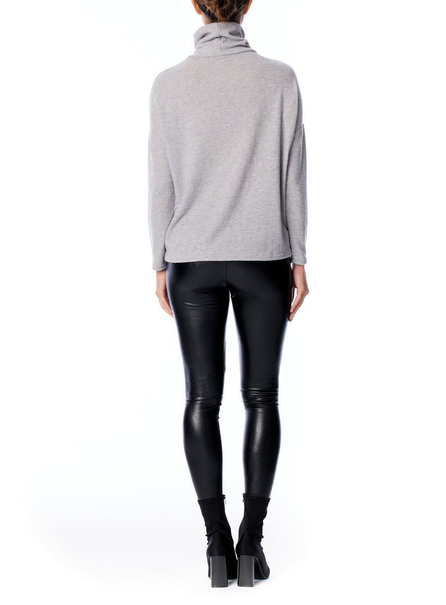 turtleneck sweater with long sleeves, relaxed fit, cross seam detailing and drop shoulder in grey