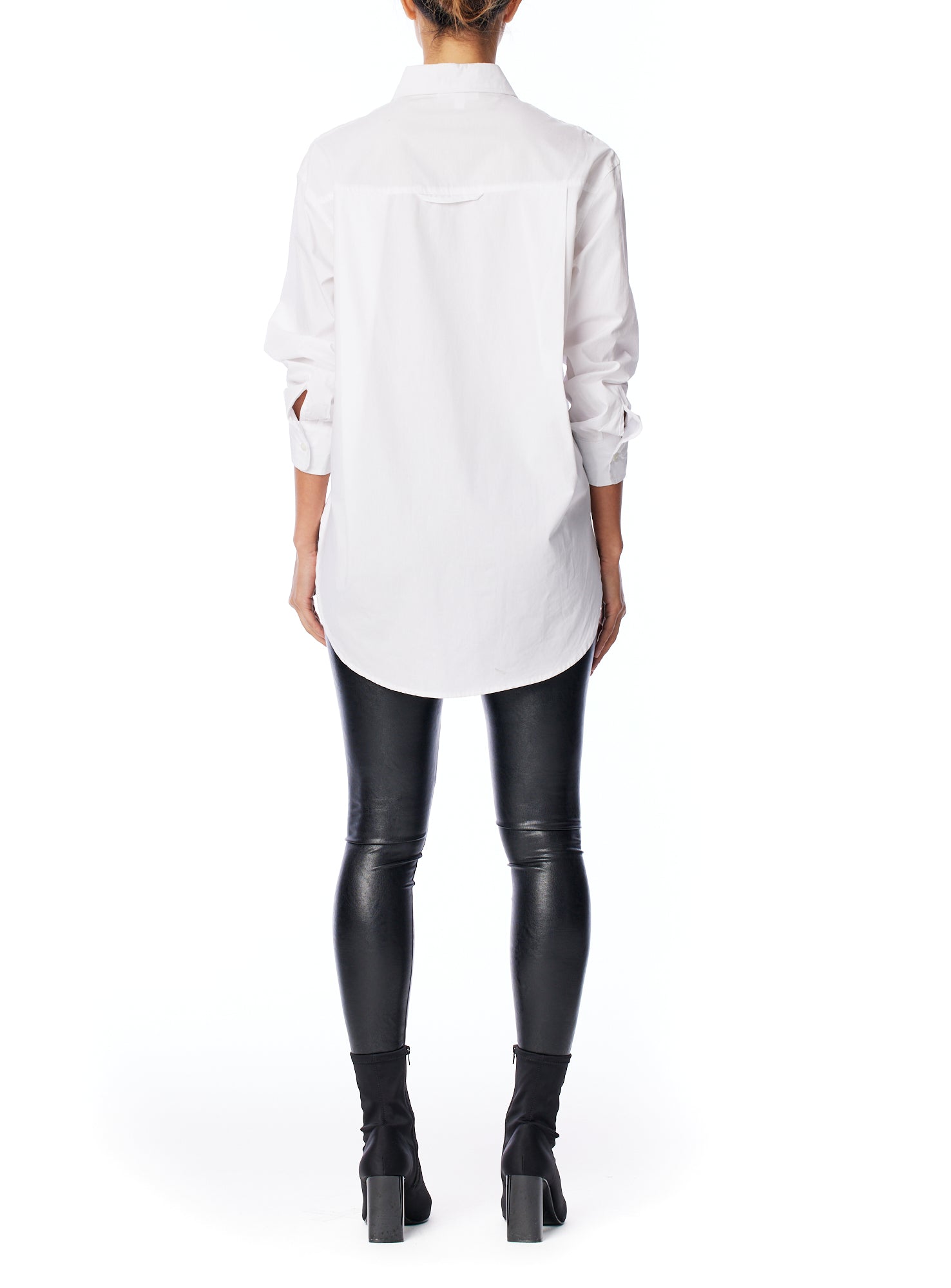 collared button up shirt with a relaxed fit and long, cuffed sleeves in white