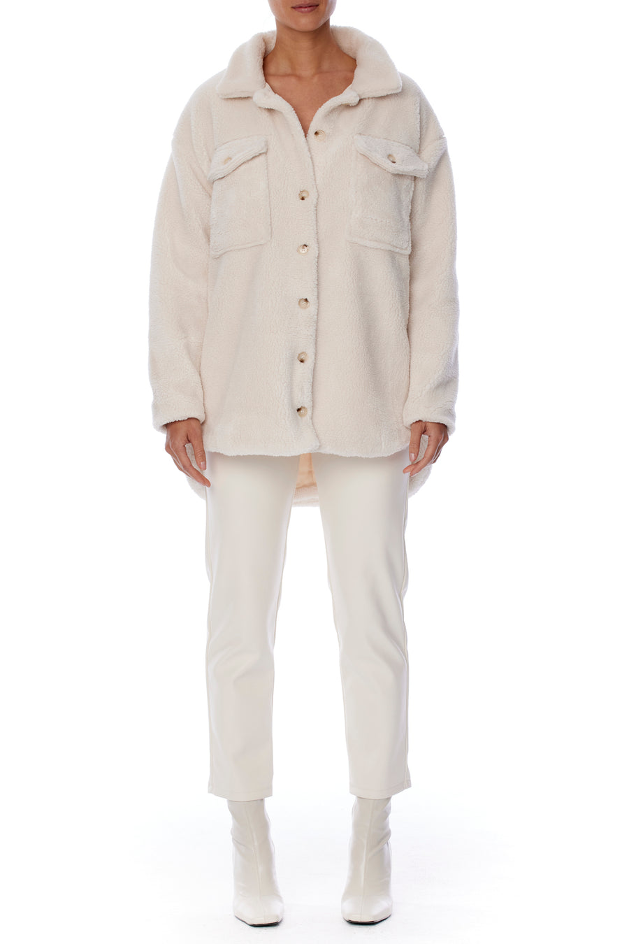 button up shacket in cuddly fabric featuring front pockets and shirt tail hem