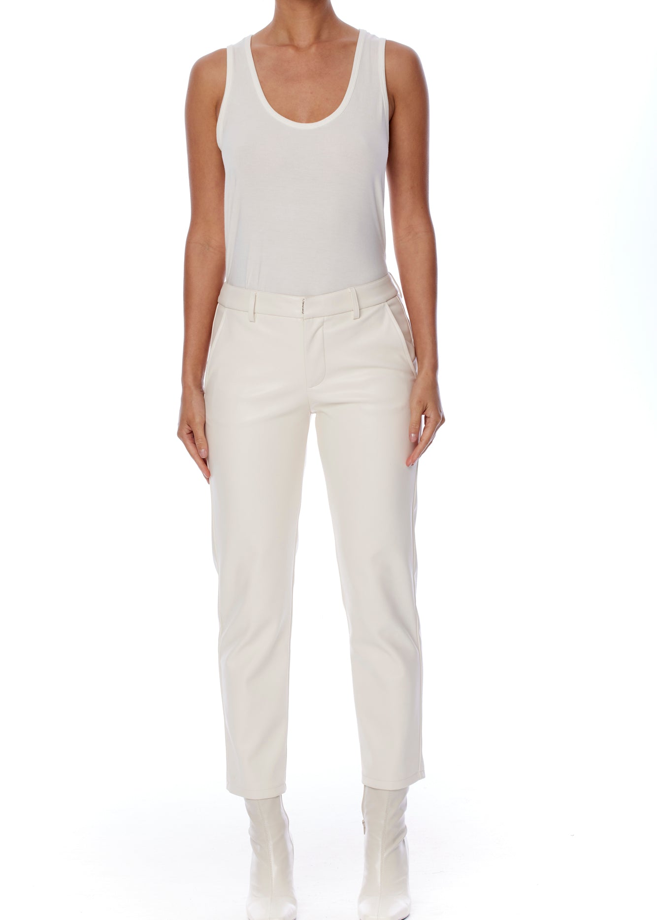 Classic scoop neck tank top in white