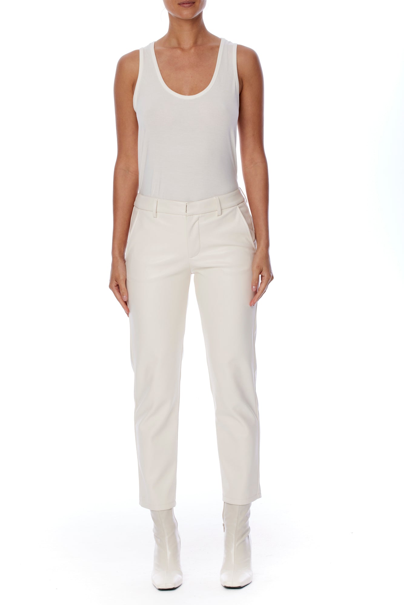 Classic scoop neck tank top in white