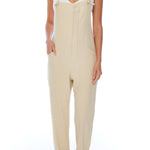 relaxed overalls with knotted front shoulder straps, racer back shoulder straps and pockets in creme